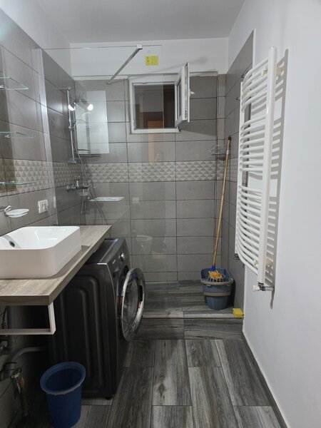 Titan, 5 minute metrou, chiar la parcul IOR, vav liceul Dante,