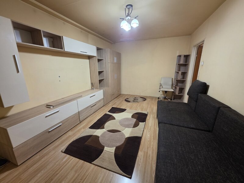 Titan, 5 minute metrou, chiar la parcul IOR, vav liceul Dante,